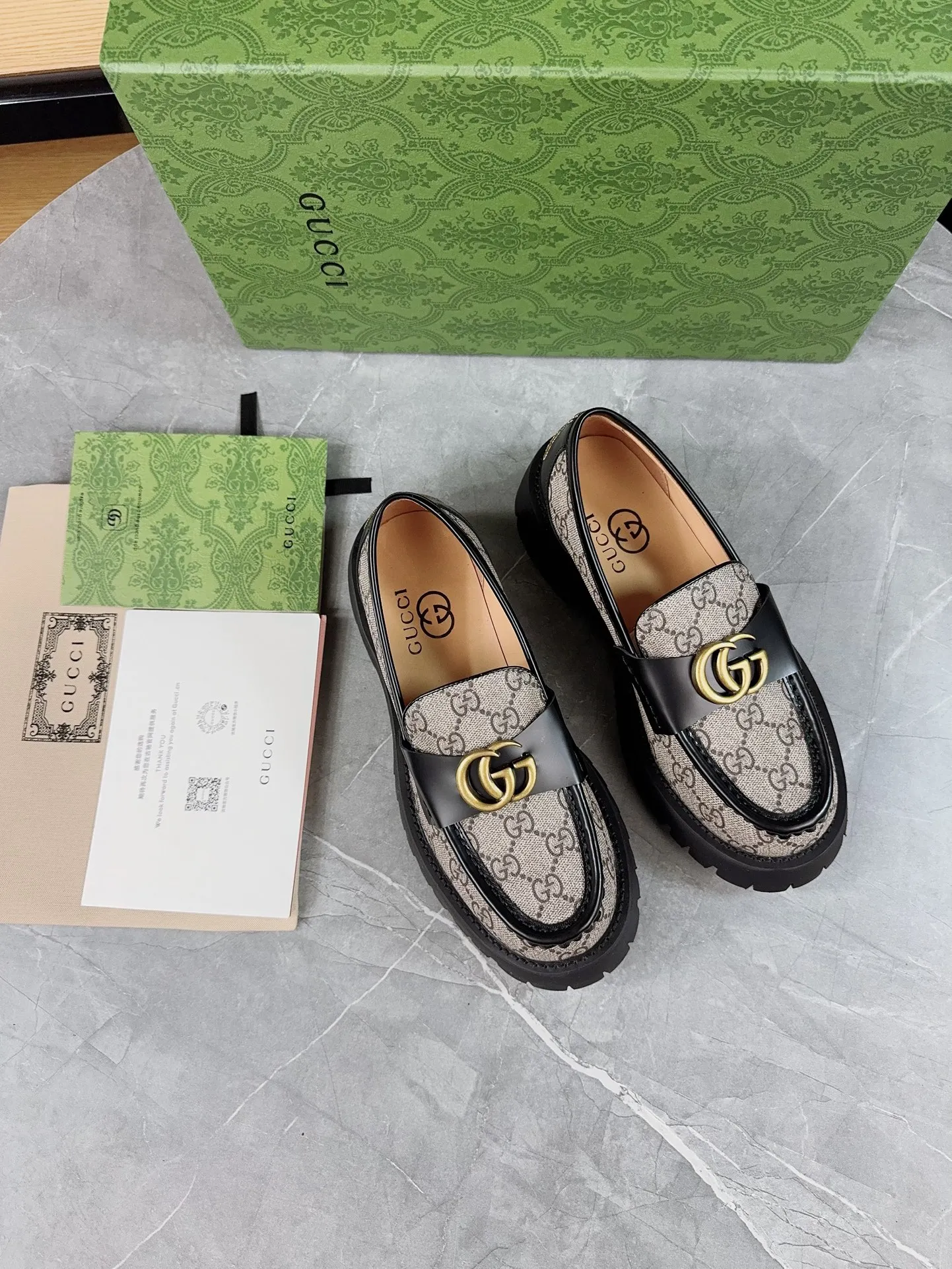 👟👟Ex-factory price 520👟👟Gucci2023 new model, double GG groove thick-soled Loaf platform shoes. The original version is made 1:1. Super beautiful quality, classic model at the counter. ❶Upper: original open edge beaded cowhide ❷Inner lining: water-dyed cowhide ❸Feet: water-dyed cowhide ❹Outsole: ultra-light original sole ❺thick sole heightening: 3.5cn ❻Packing: original packaging ❼Number: 35-42 (41 41 customized, non-returnable) Men's model: 38-46 (45, 46 customized, non-returnable)